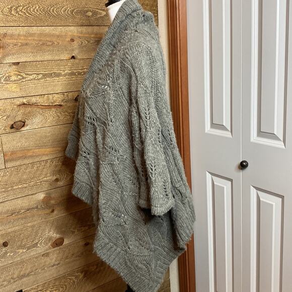 Hanii Y Gray Wool crocheted asymmetrical wrap sweater size large - Picture 4 of 9